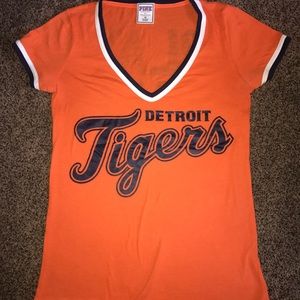 Women's Detroit tigers v-neck